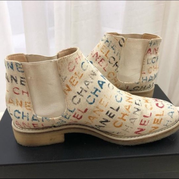 🆕 Chanel graffiti signature Boots 👢 - Picture 5 of 10
